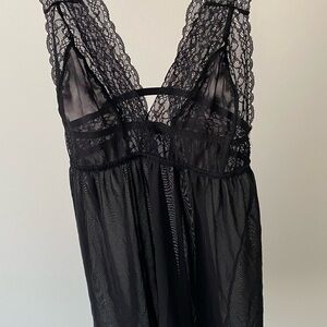 NWT - La Vie En Rose Sheer Baby doll lace nighty - Small - lingerie